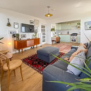 Pass The Keys Spacious 2bedroom Flat With Views In Bridge Apartment London