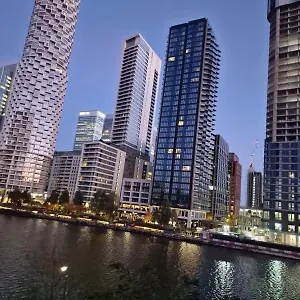 Canary Wharf View Apartment London